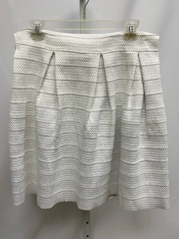 Size Large New York & Co White Skirt