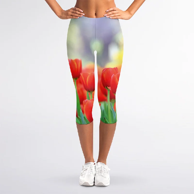 Red Tulip Print Women's Capri Leggings