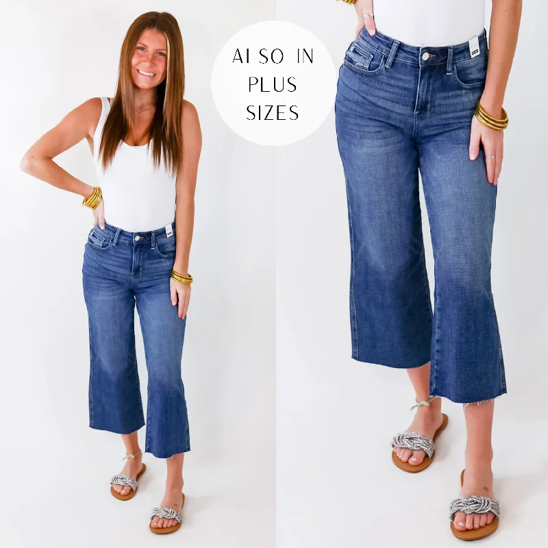 Last Chance Size 0 | Judy Blue | Time For Bliss Pocket Embroidery Cropped Wide Leg Jeans in Medium Wash